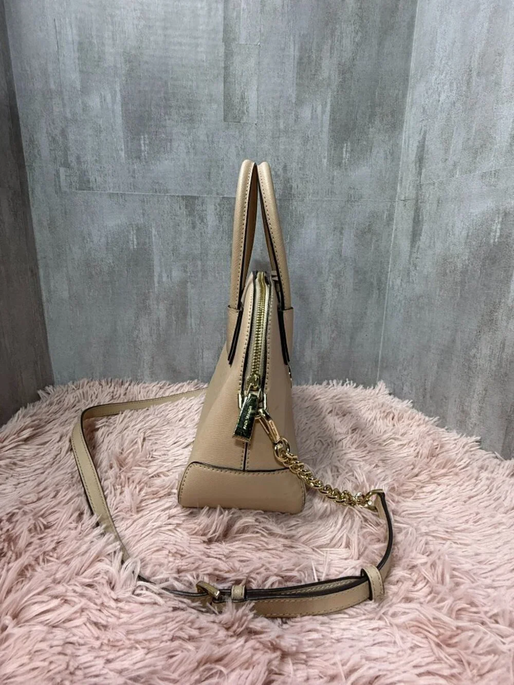 Great Preloved Condition Michael Kors Cindy Large Dome Satchel - Beige